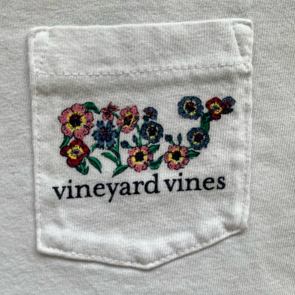 Vineyard vines floral T-shirt - Picture 4 of 4